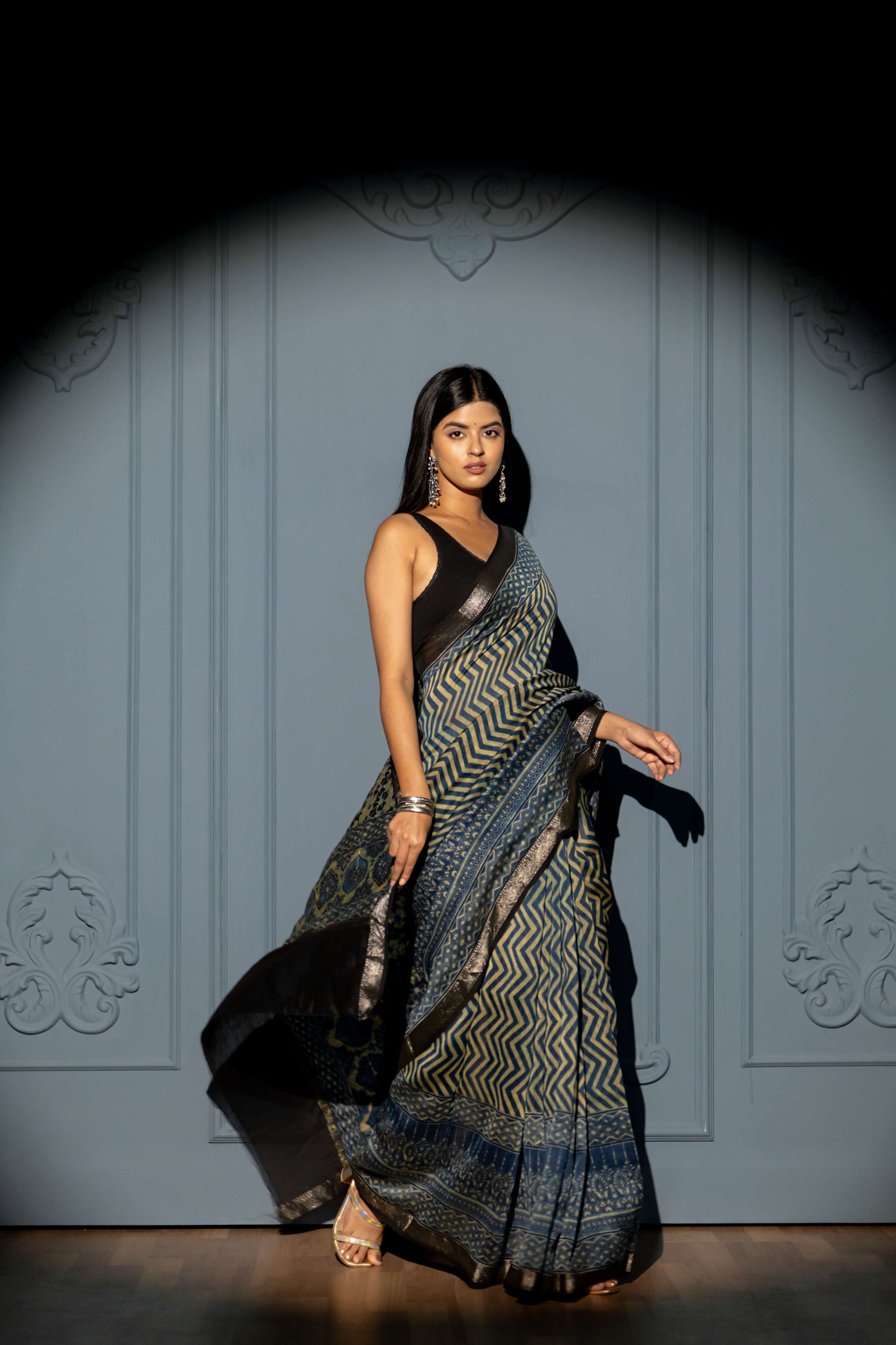 Blue and Olive Green Chevron Pattern Ajrakh Maheshwari SilkCotton Saree