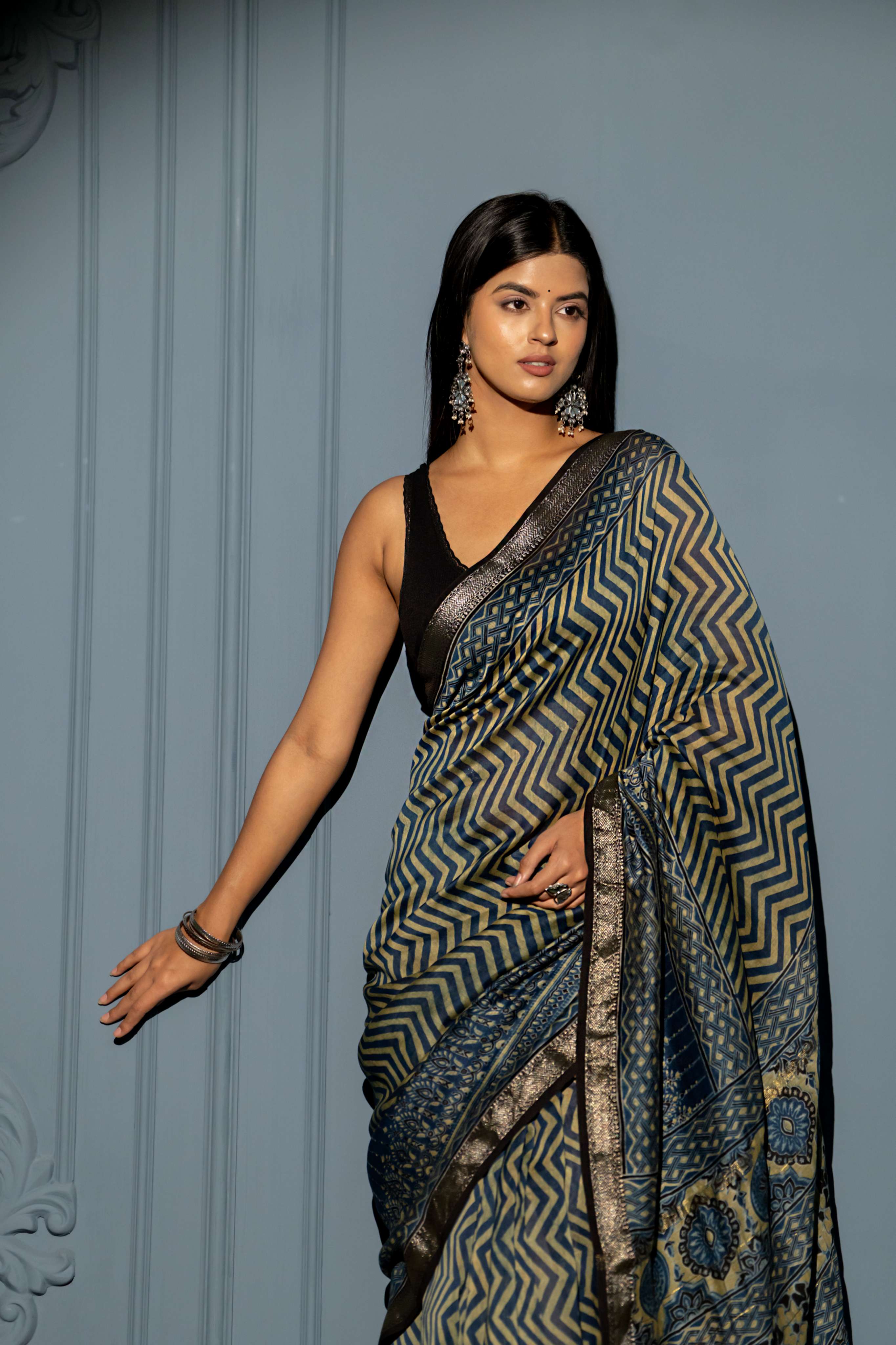 Blue and Olive Green Chevron Pattern Ajrakh Maheshwari SilkCotton Saree